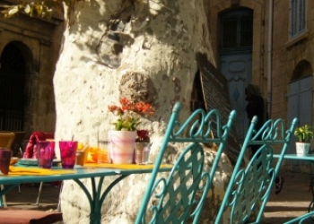 l'effet clochette, une terrasse au soleil à l'abri du mistral