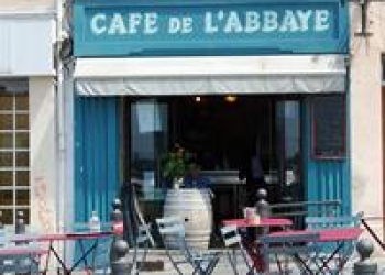 Le Café de lAbbaye, apéro avec vue sur le vieux port