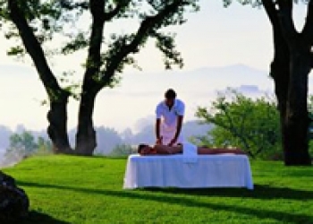 Massage dans les champs au Domaine de lEssentiel de Lavande