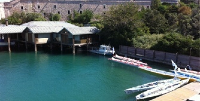 Terrasse cachée du nouveau restaurant du Rowing Club de Marseille